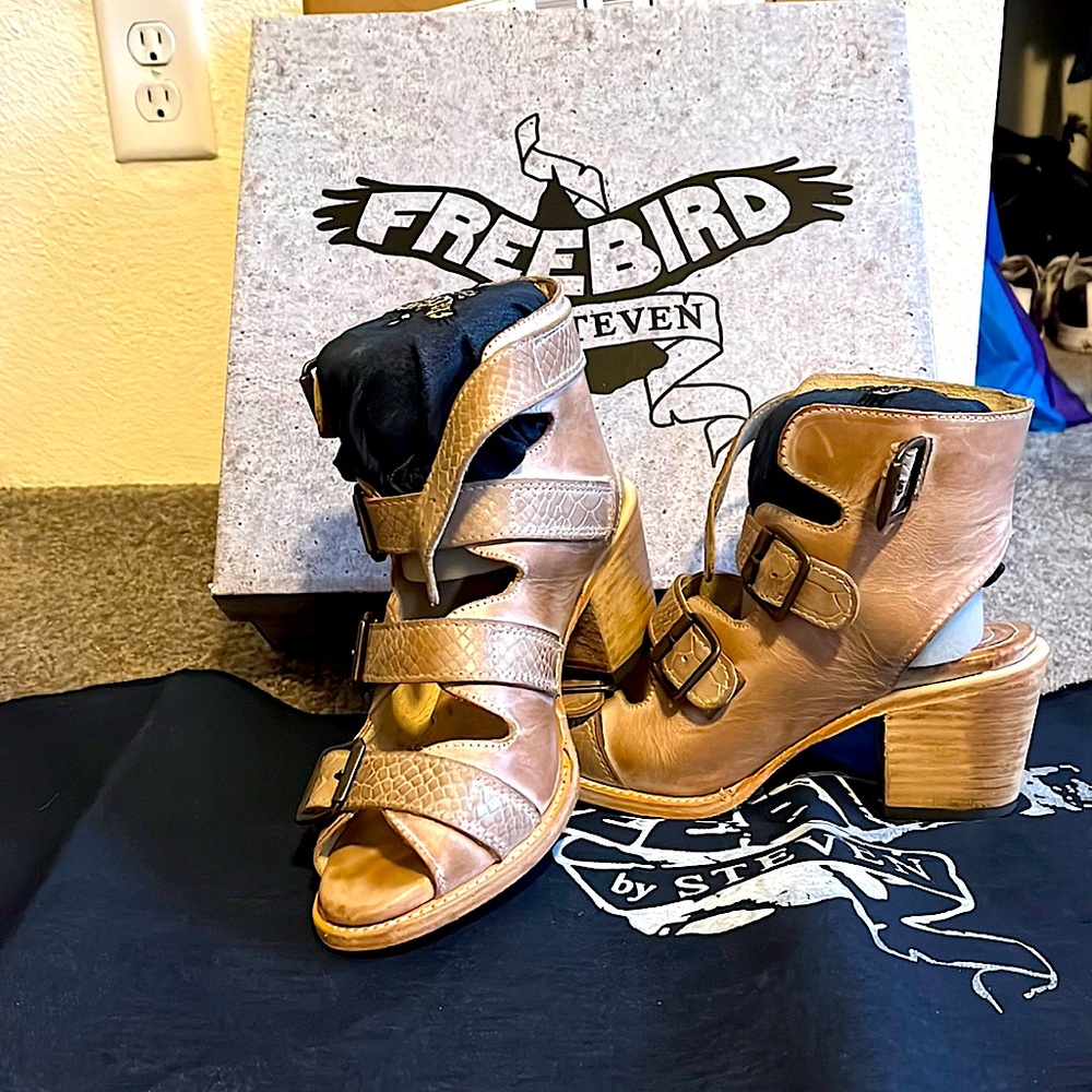 Freebird Sandals by Steve Madden. Size 7 in light tan.